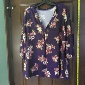 Purple 3/4 elastic sleeve. Rose flowers